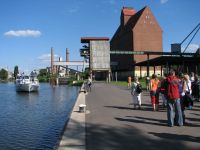 Před nástupem na loď